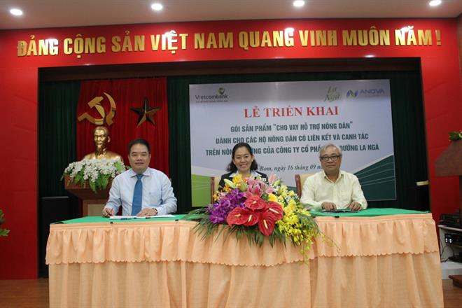 VIETCOMBANK ĐÔNG ĐỒNG NAI KÍ THỎA THUẬN HỢP TÁC TRIỂN KHAI GÓI SẢN PHẨM “CHO VAY HỖ TRỢ NÔNG DÂN” DÀNH CHO CÁC HỘ NÔNG DÂN CÓ LIÊN KẾT VÀ CANH TÁC TRÊN NÔNG TRƯỜNG CỦA CÔNG TY CỔ PHẦN MÍA ĐƯỜNG LA NGÀ